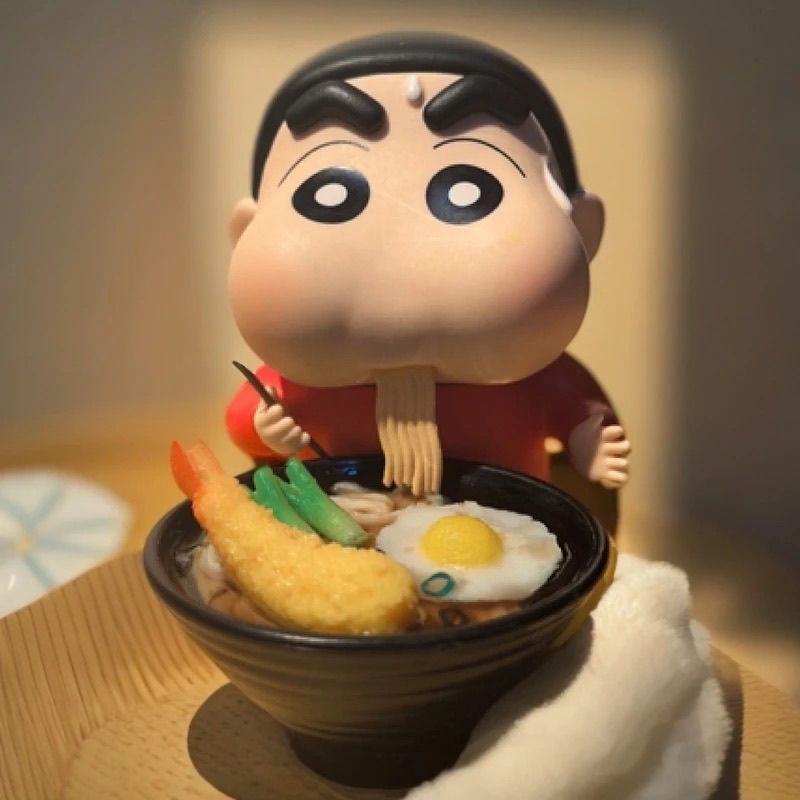 Car Accessories Girl - Poupée Crayon Shin-chan de 10cm, ornement
